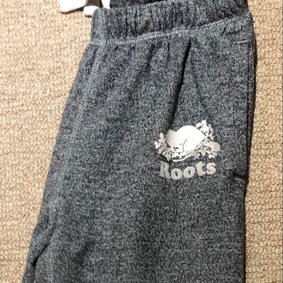 ROOTS Grey Sweatpants with adjustable strings - Picture 2 of 3